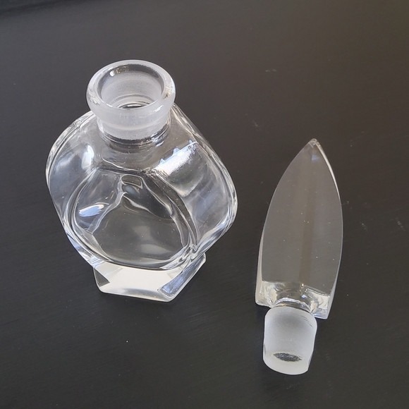 Vintage Crystal Perfume Bottle and Stopper - Picture 5 of 6